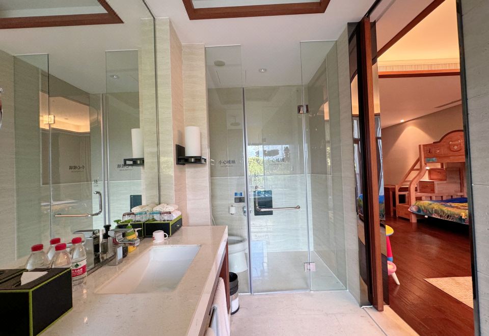 Narada Qiandao Lake ResortGarden View Twin Family Room High Low Bed