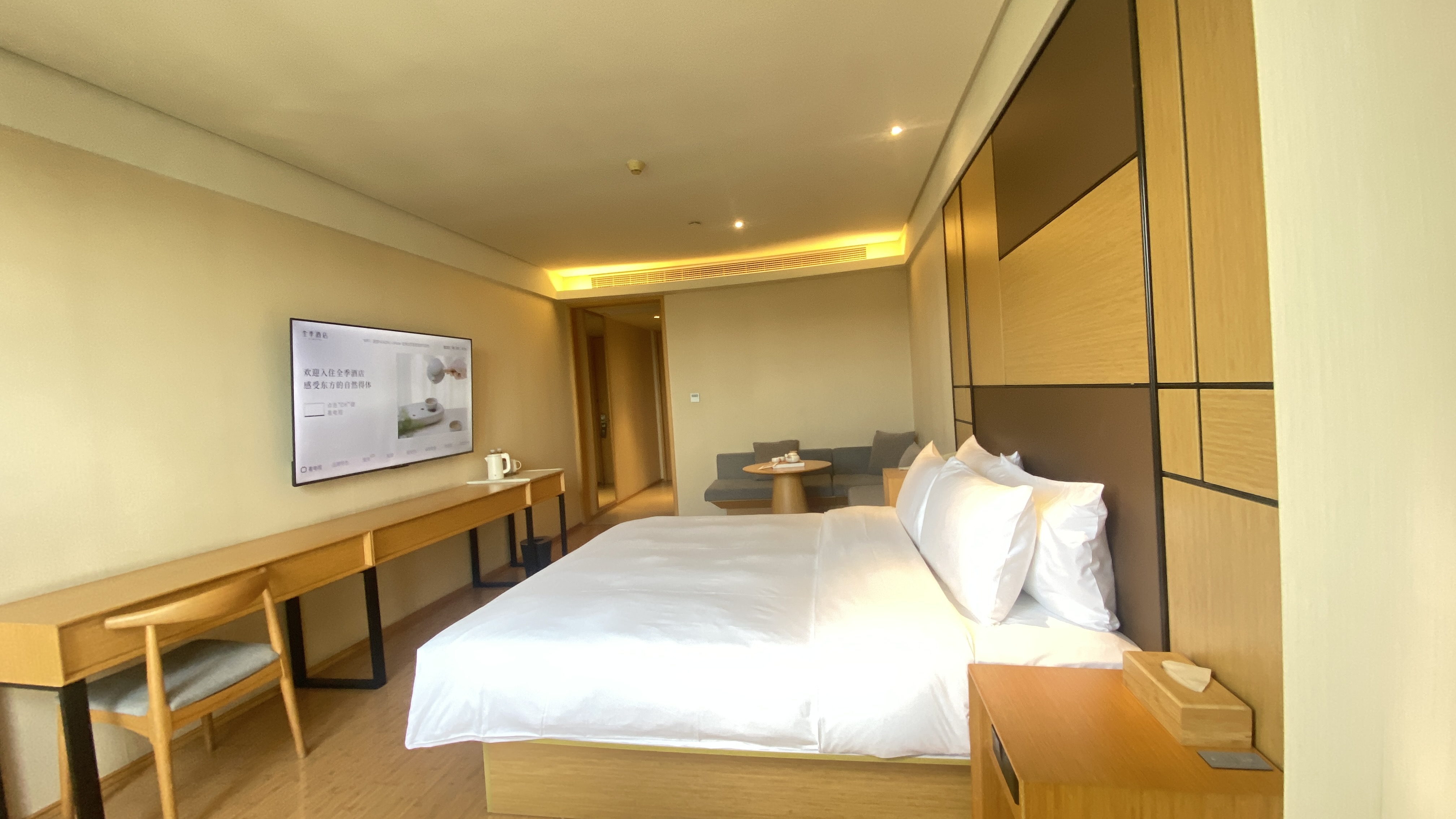 高级大床房（投屏电视）