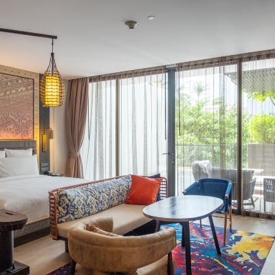 花園精緻套房（1張特大床，帶露台） 普吉芭東英迪格酒店 - IHG 酒店 （SHA Extra Plus）優惠