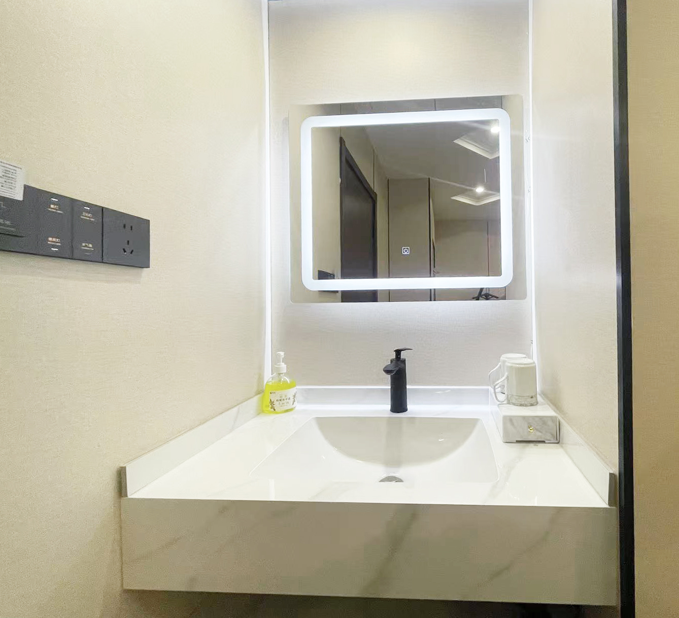 高級標間（全屋語音智能控制+巨幕投影）