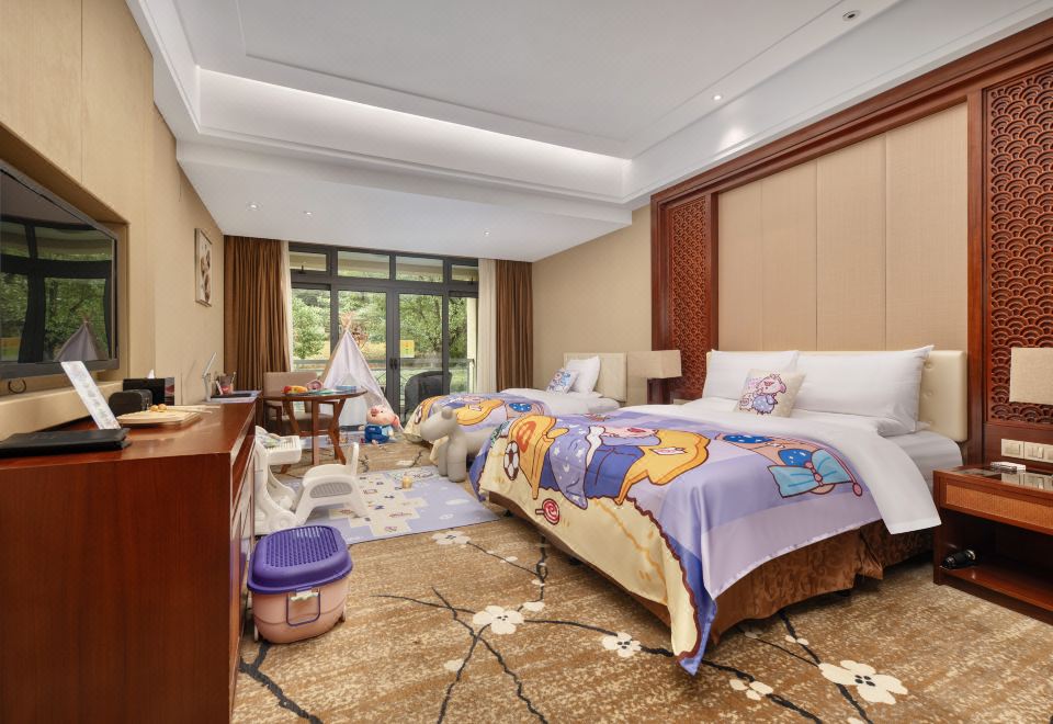 猪小屁主题山景家庭房