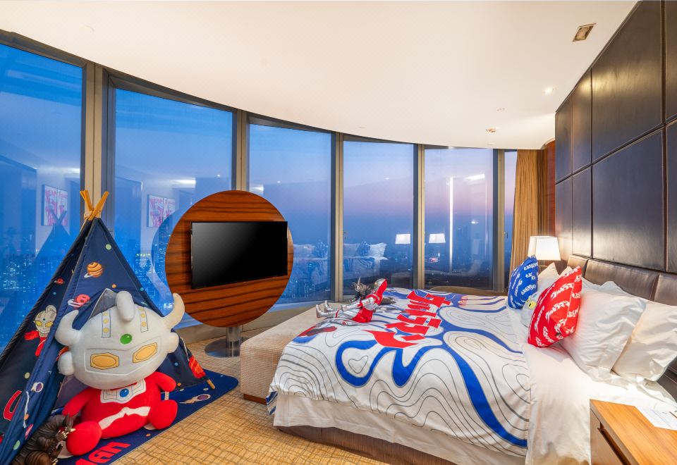 InterContinental NanjingUltraman Themed Family Lake-View Suite