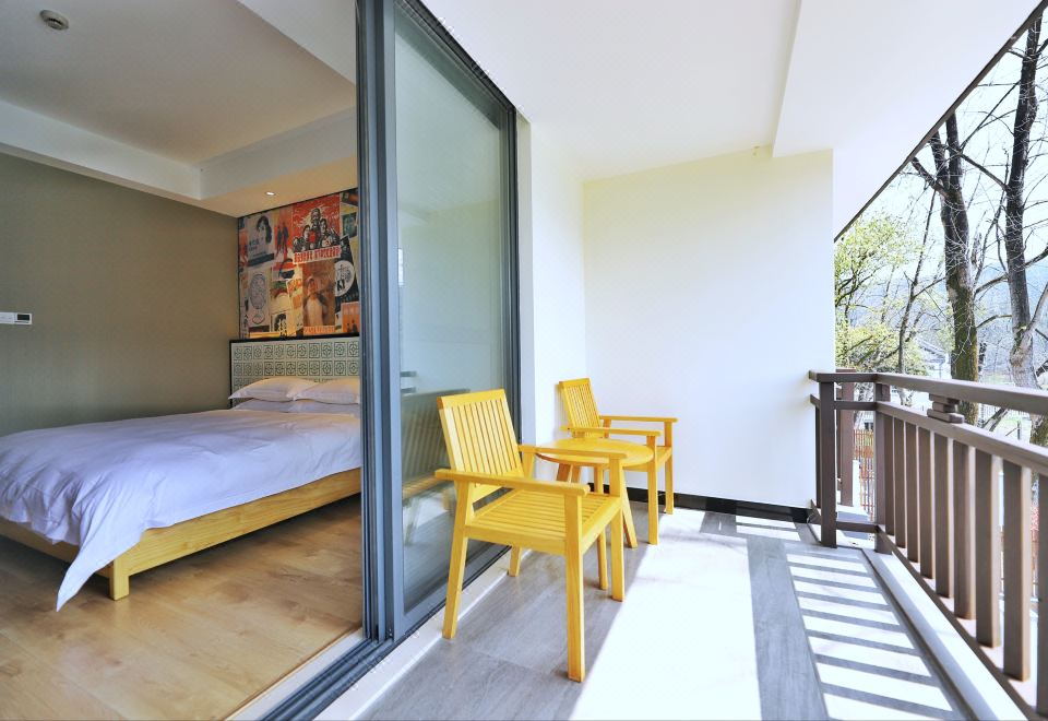 靜泊湖景大床房