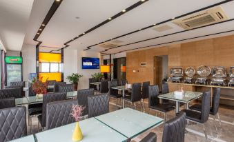 IU Hotel (Zhongshan Xiaolan Parkway Plaza) - Housity