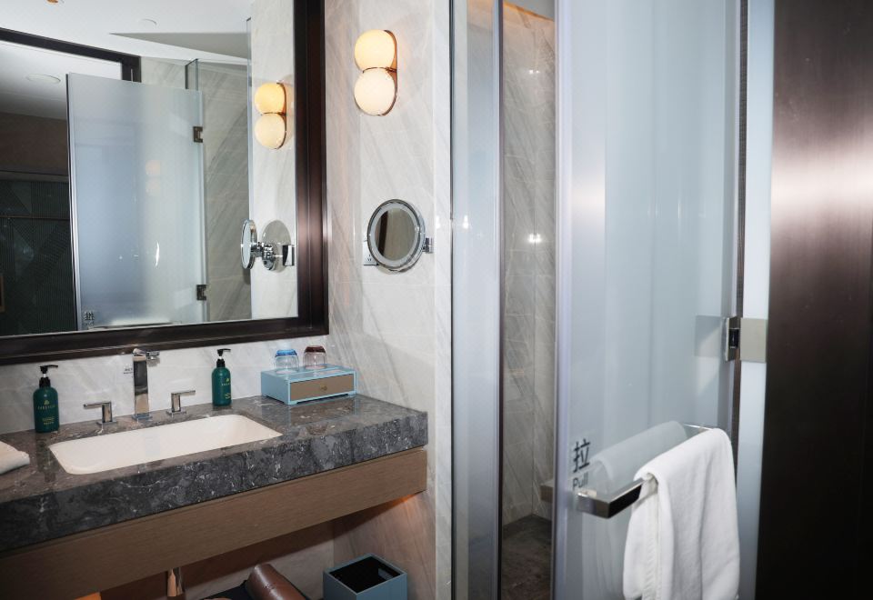 Crowne Plaza Jinan Runhua HotelFamily-friendly Family Room