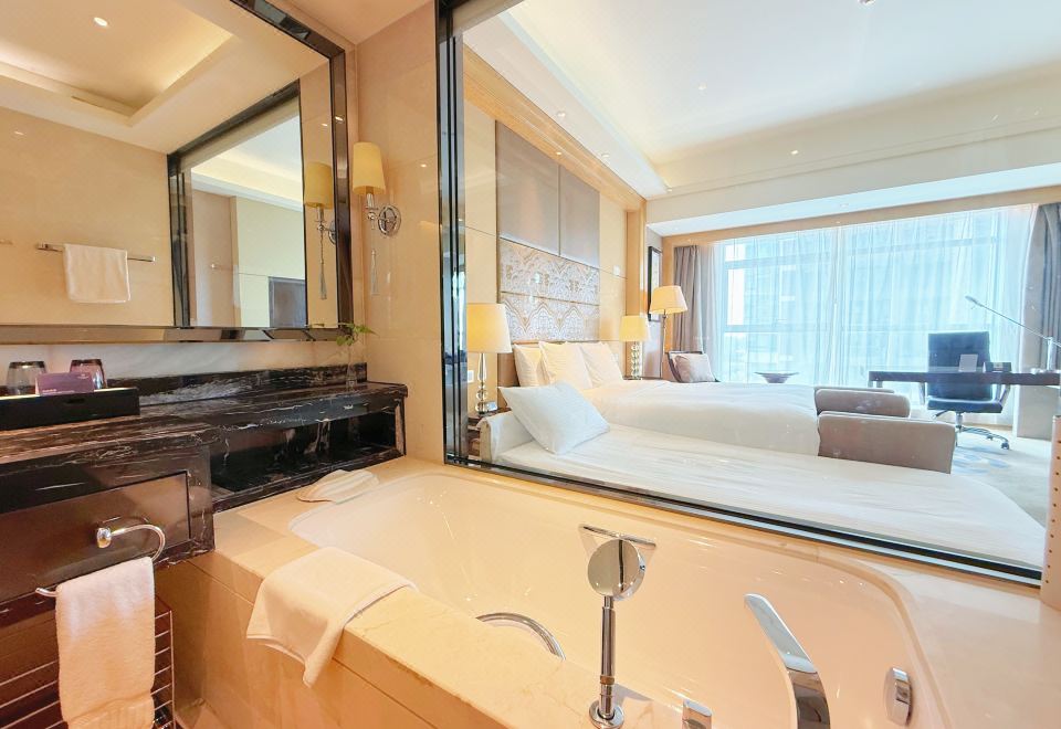 豪華家庭房（大床+單人床）