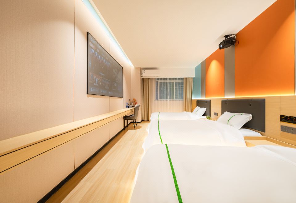 商务三床影音房