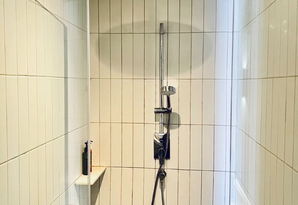 家庭河景特大床房