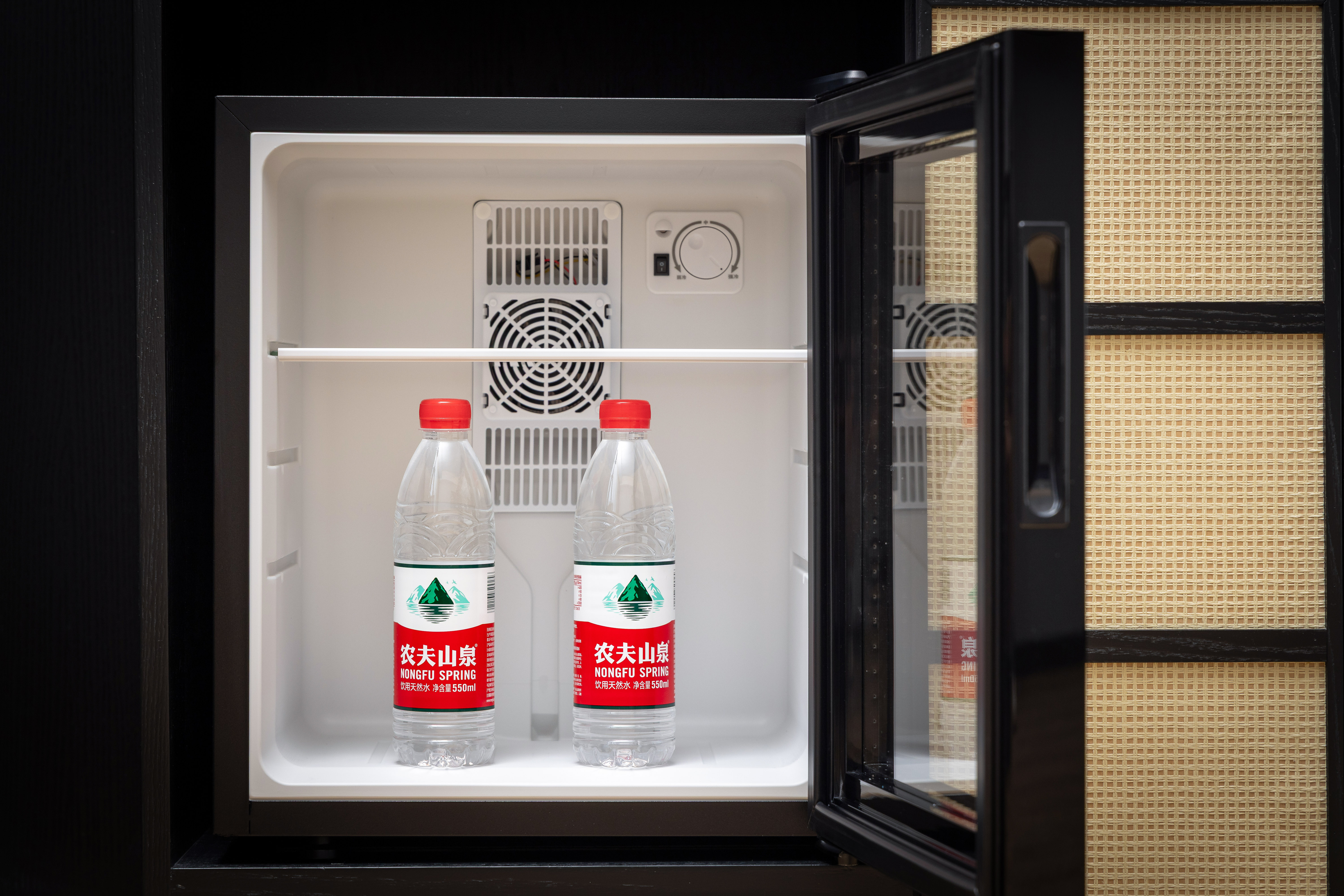 智享大床房（落地窗高层夜景+空调+乾湿分离）