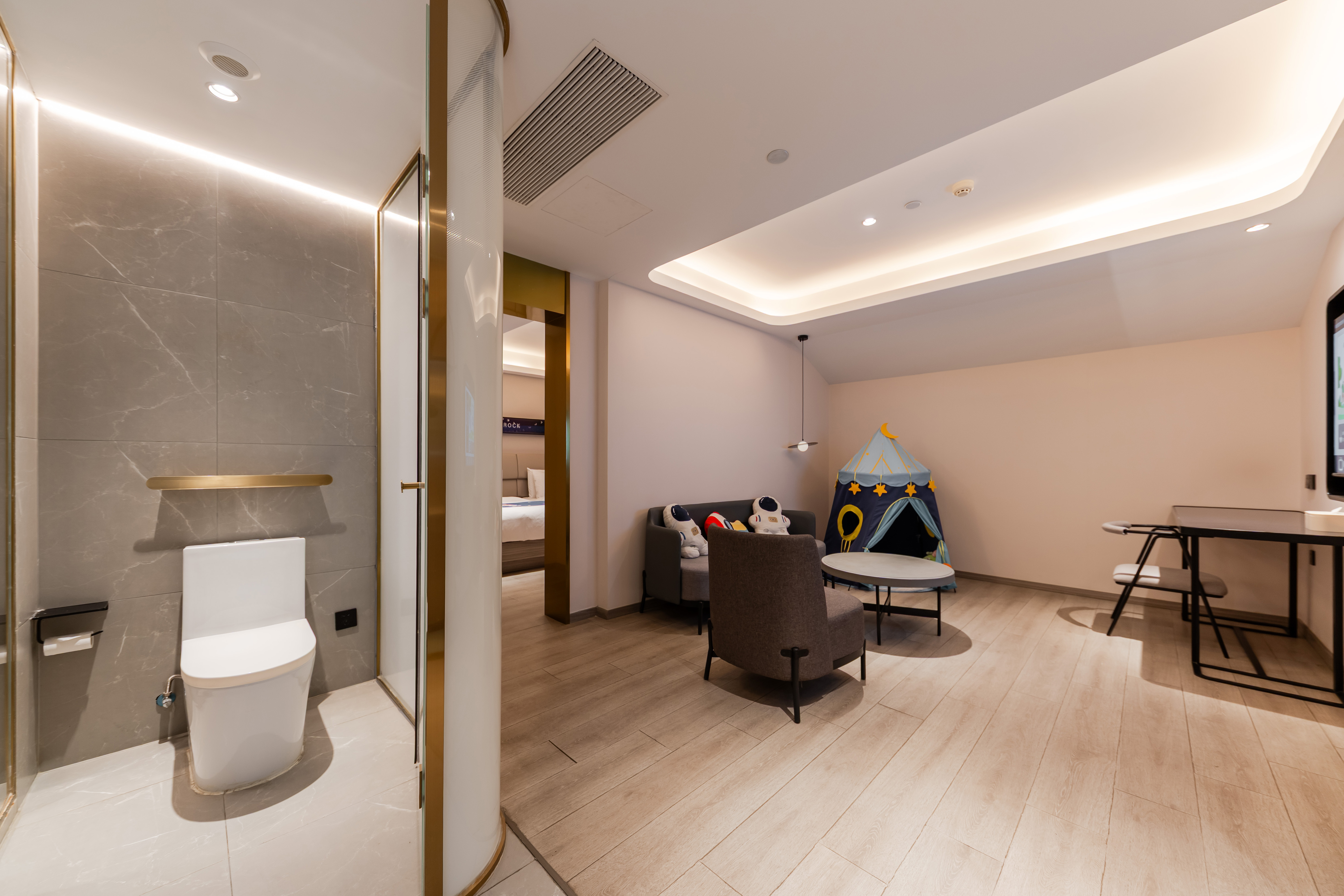 套房（智能投屏+徕芬吹风机）