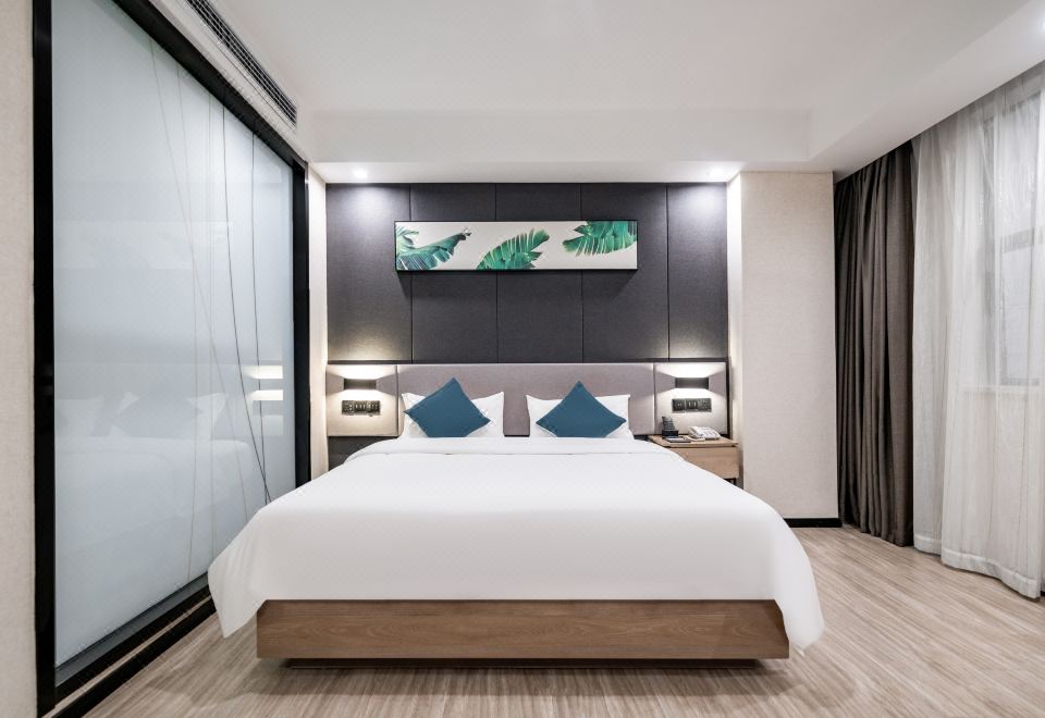 Lan Jing King Bed Roo