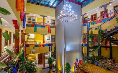 拉薩列桑富氧觀景民俗飯店（布達拉宮店） 住宿飯店