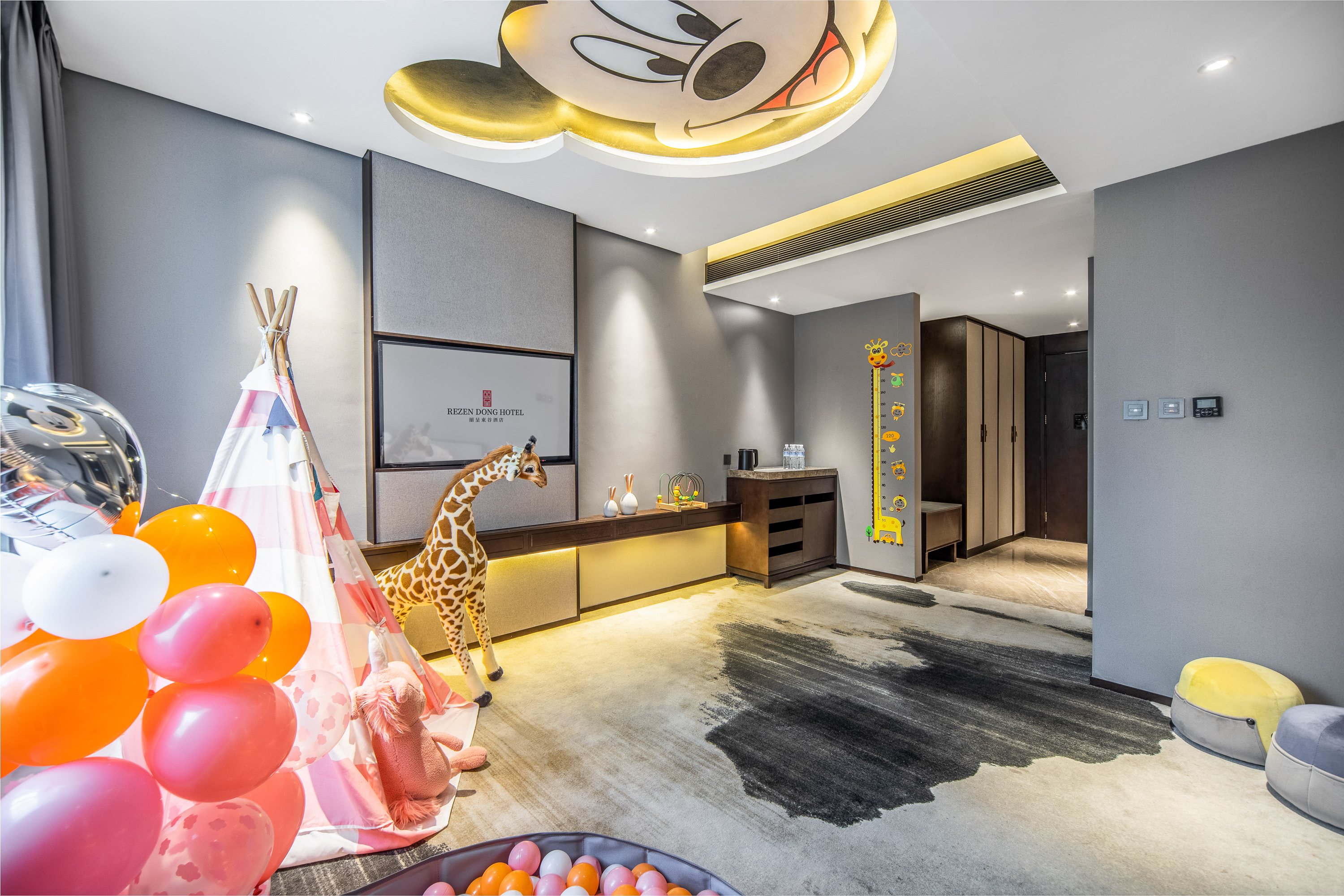 高級親子主題房（小童玩偶布置+零圧床墊+溫潤加濕器）