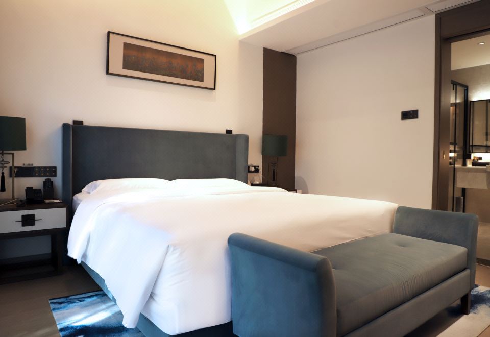 鳴泉湖景豪華套房