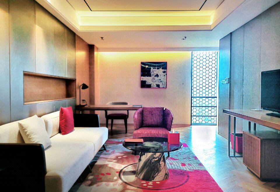 Suzhou Tonino Lamborghini Rosso HotelSmart Deluxe Suite