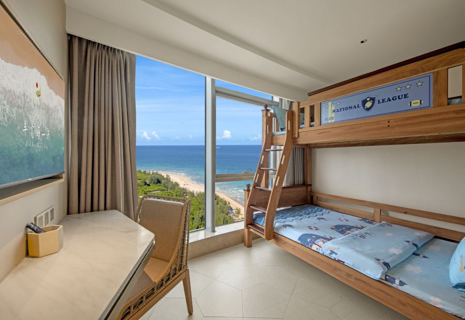 Salt Crystal Hotel By RichuSuite - 2-Bedroom, Sea-View (2 Beds)