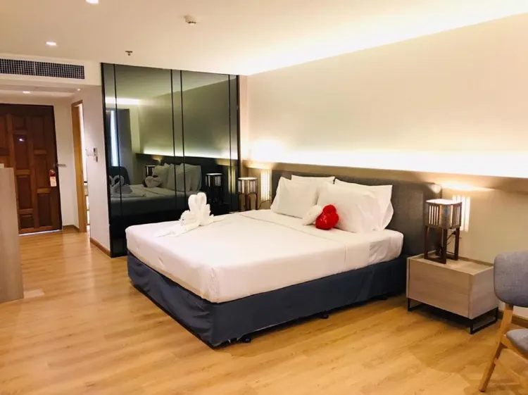 ห้องพักดีลักซ์ริมสระว่ายน้ำ