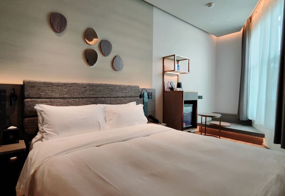 特價大床房（加熱毛巾桿+小冰箱+智能鏡）