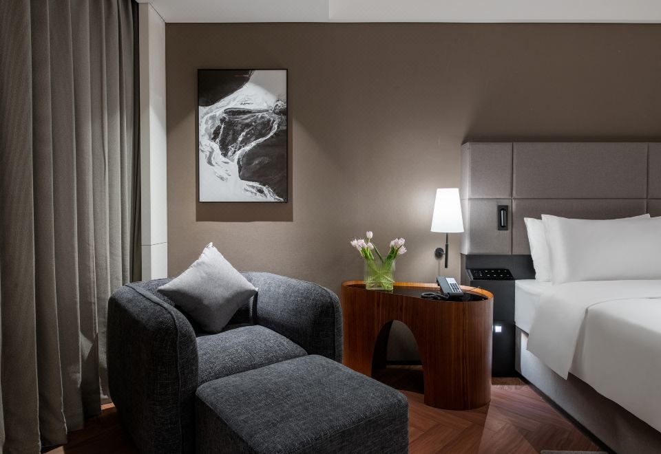 IntercityHotel Guangzhou East Railway StationIntercity Superior Double Bed Room (Brand Toiletries + Moisturizing Lotion + Small Sofa)