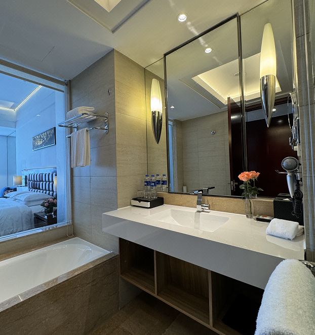 豪华商务大床房