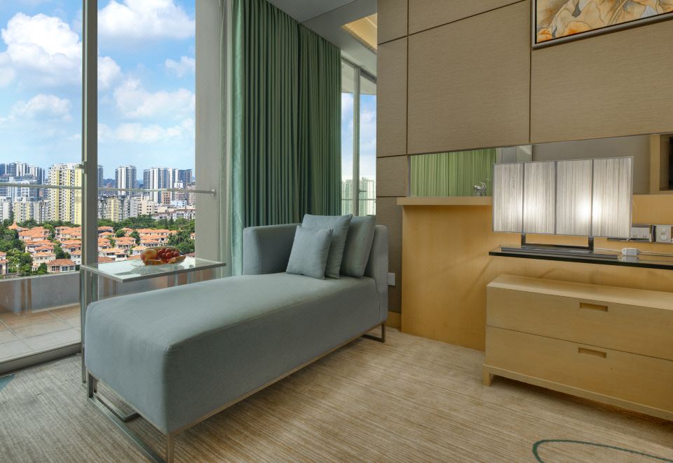 Royal Garden Hotel DongguanDeluxe Montain-view Queen Room(with balcony)