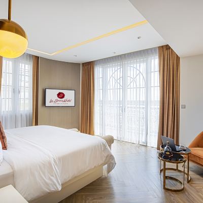 Deluxe Room With River View La Seine Hotel Promo Code