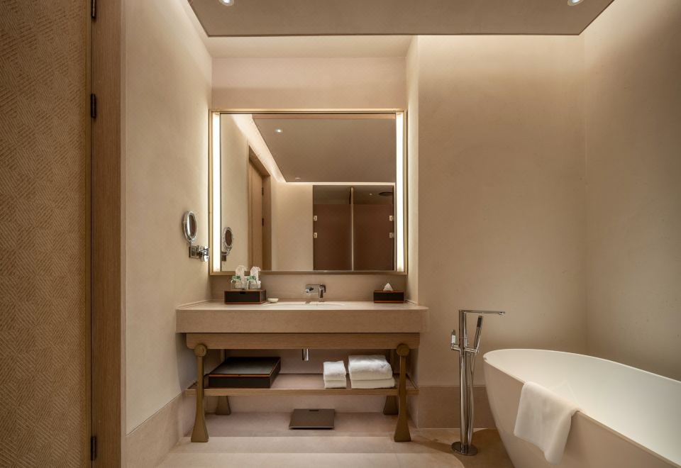 漠语听沙豪华双床房（鸣沙山景 +悦碧施洗护用品 ）