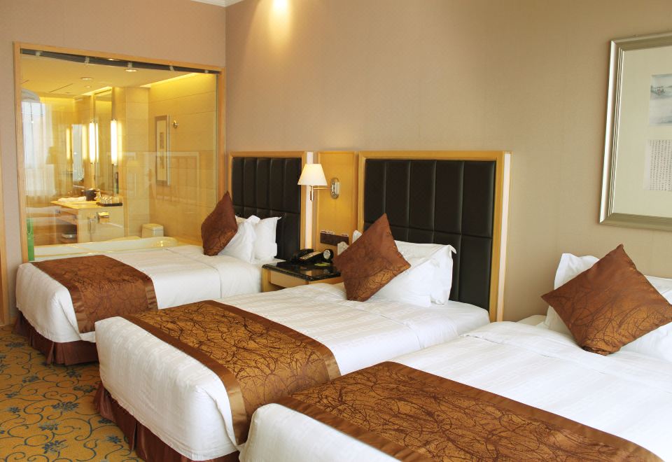 城市景观高级三人房