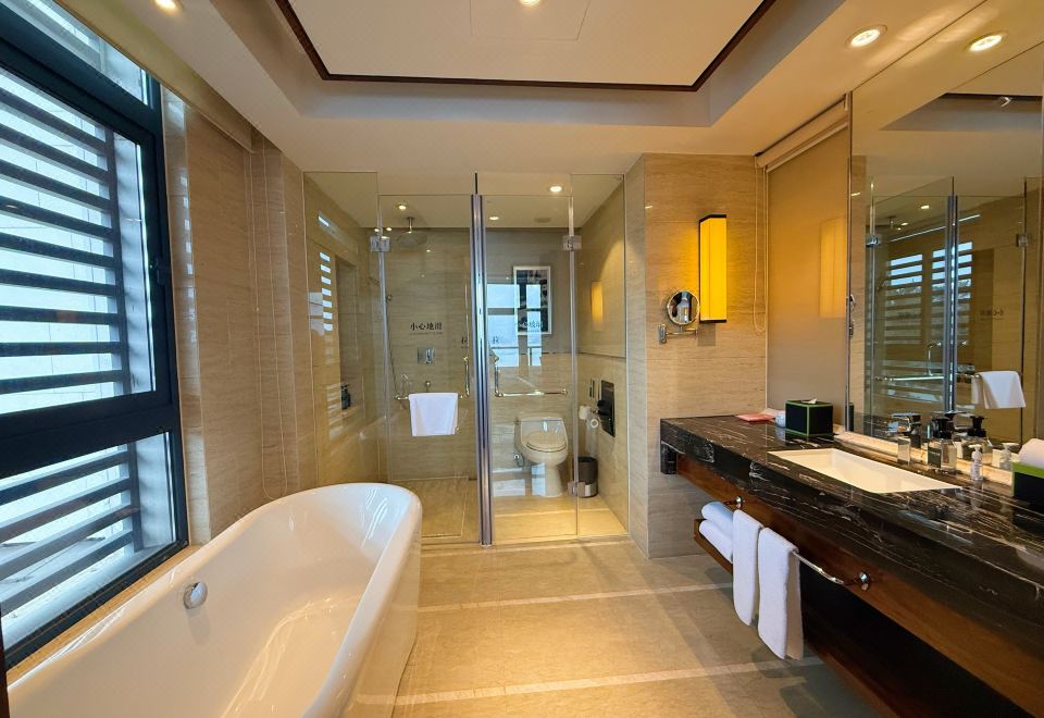 Narada Qiandao Lake ResortCentral Lake View King Room