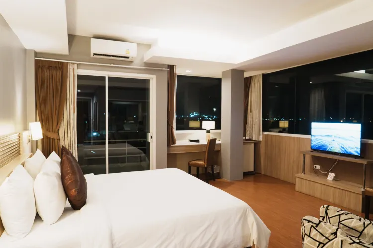 ห้องดีลักซ์ เตียงใหญ่ 1 เตียง