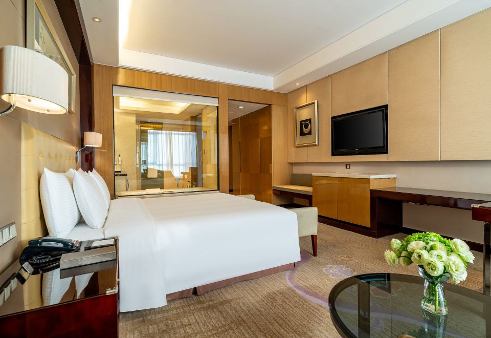 高级豪华大床房-杜拉维特衞浴金可儿床垫超大豪华浴缸