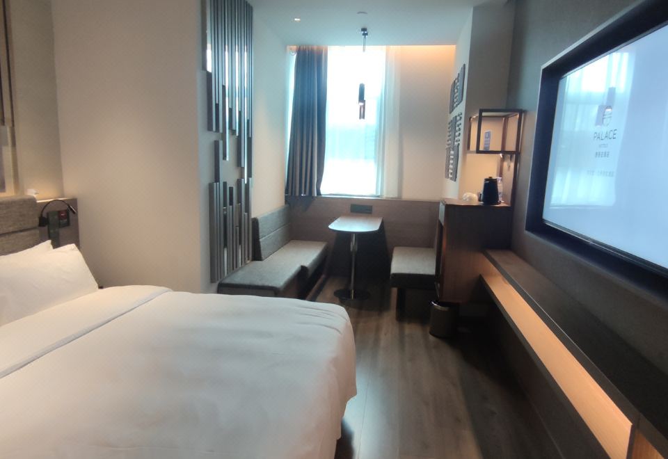 甄选大床房（加热毛巾杆+小冰箱+智能镜）