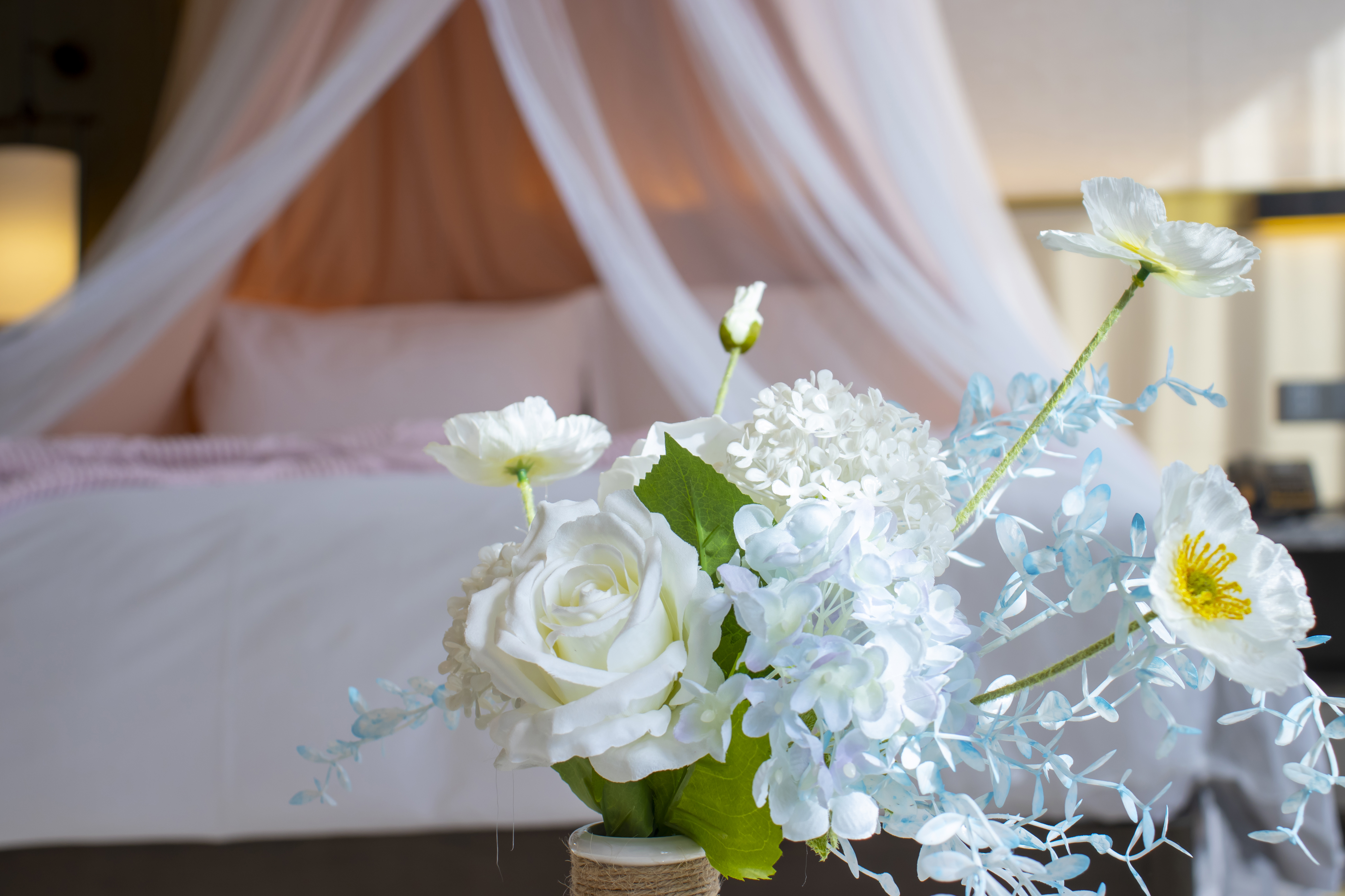 雅致悦己女神浴缸房（星华-白色纱幔+氛围灯+女士专属配置）