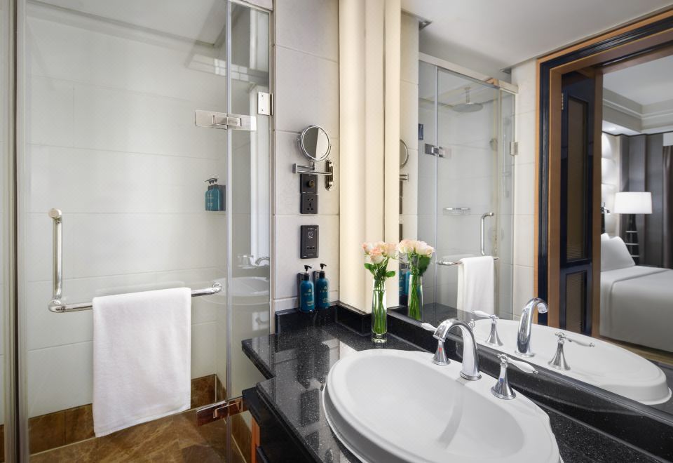 高级单卧套房（带起居区）