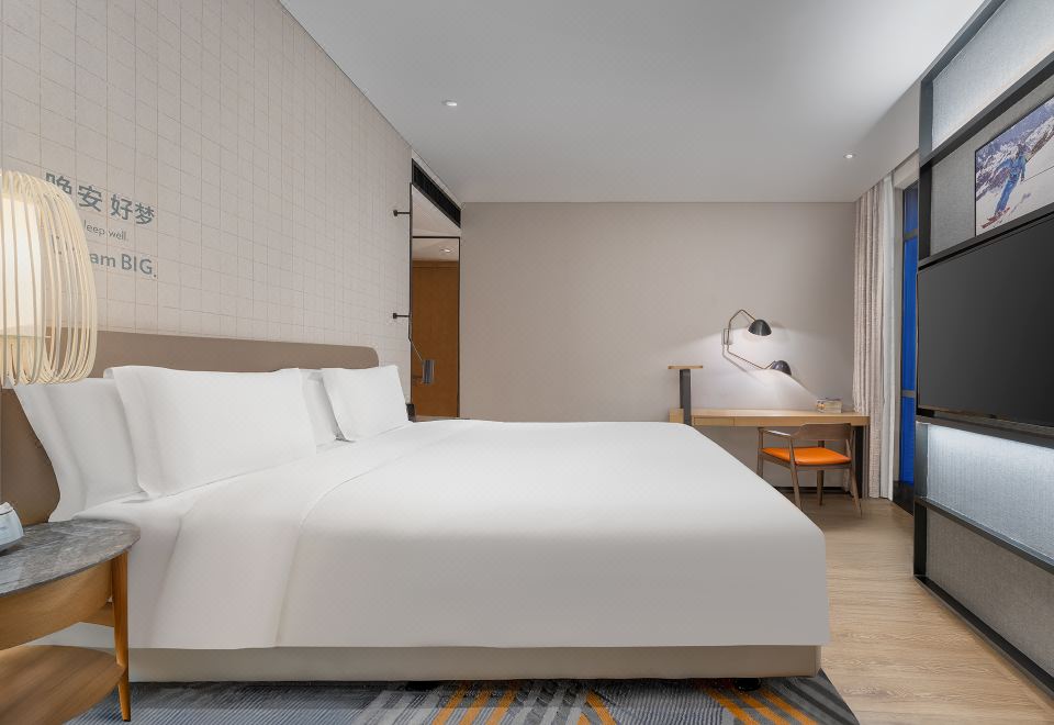 EVEN Hotel Shenzhen Nanshan, an IHG Hotel1 King Standard City View