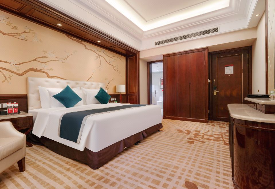 精致大床房「定制奢華床墊+康乃馨床品+羽絨被+城景」