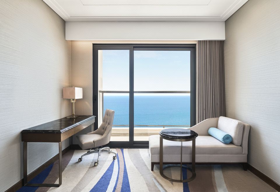 Four Points by Sheraton DanangPanoramic King, Ocean View, High Floor, Balcony