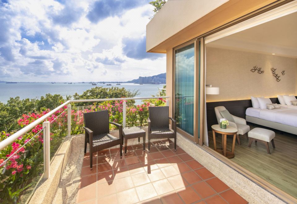 Hong Kong Gold Coast HotelPremier Seaview Twin Room With Balcony