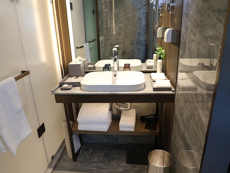 豪华大床房（繁华街景+落地窗+AccaKappa洗护）