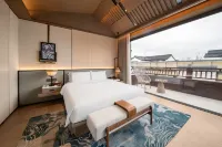 THE ROOT RESORT