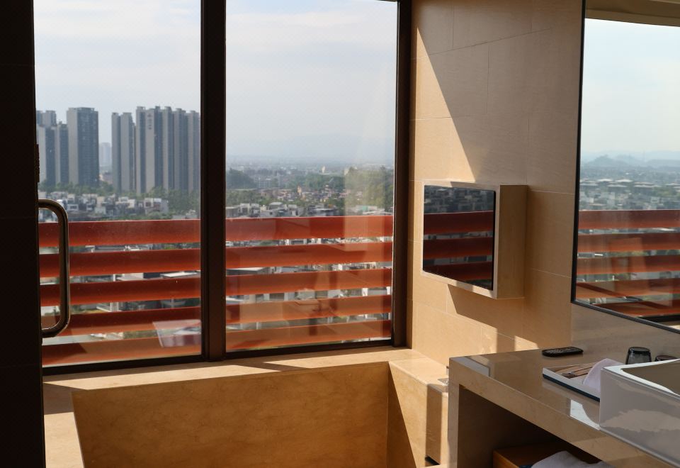 Four Points By Sheraton Guangdong Heshan FangyuanGarden View King Room With Oversized Tub
