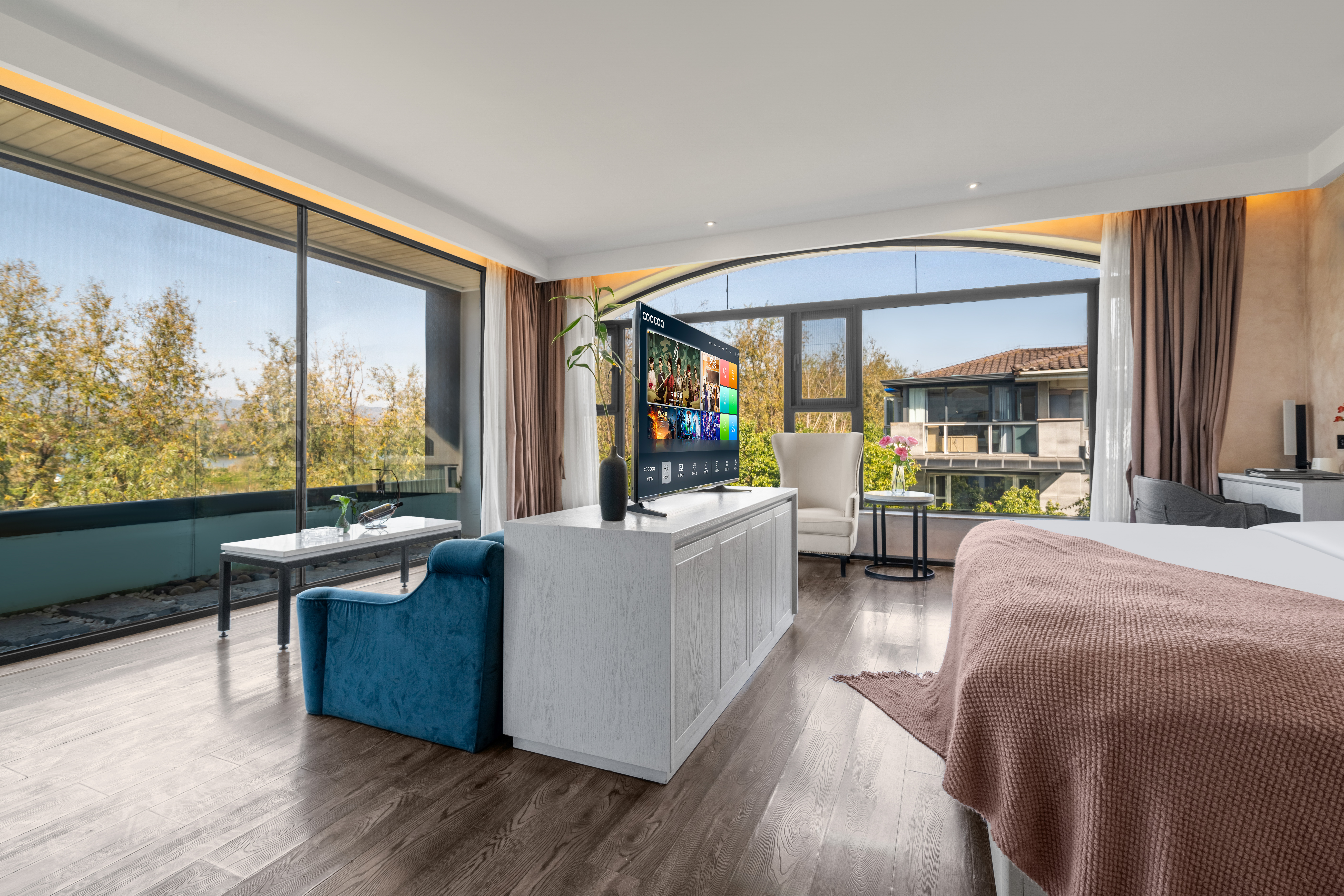 豪华滇池观景全落地窗浴缸大床房【直观滇池.躺看日落