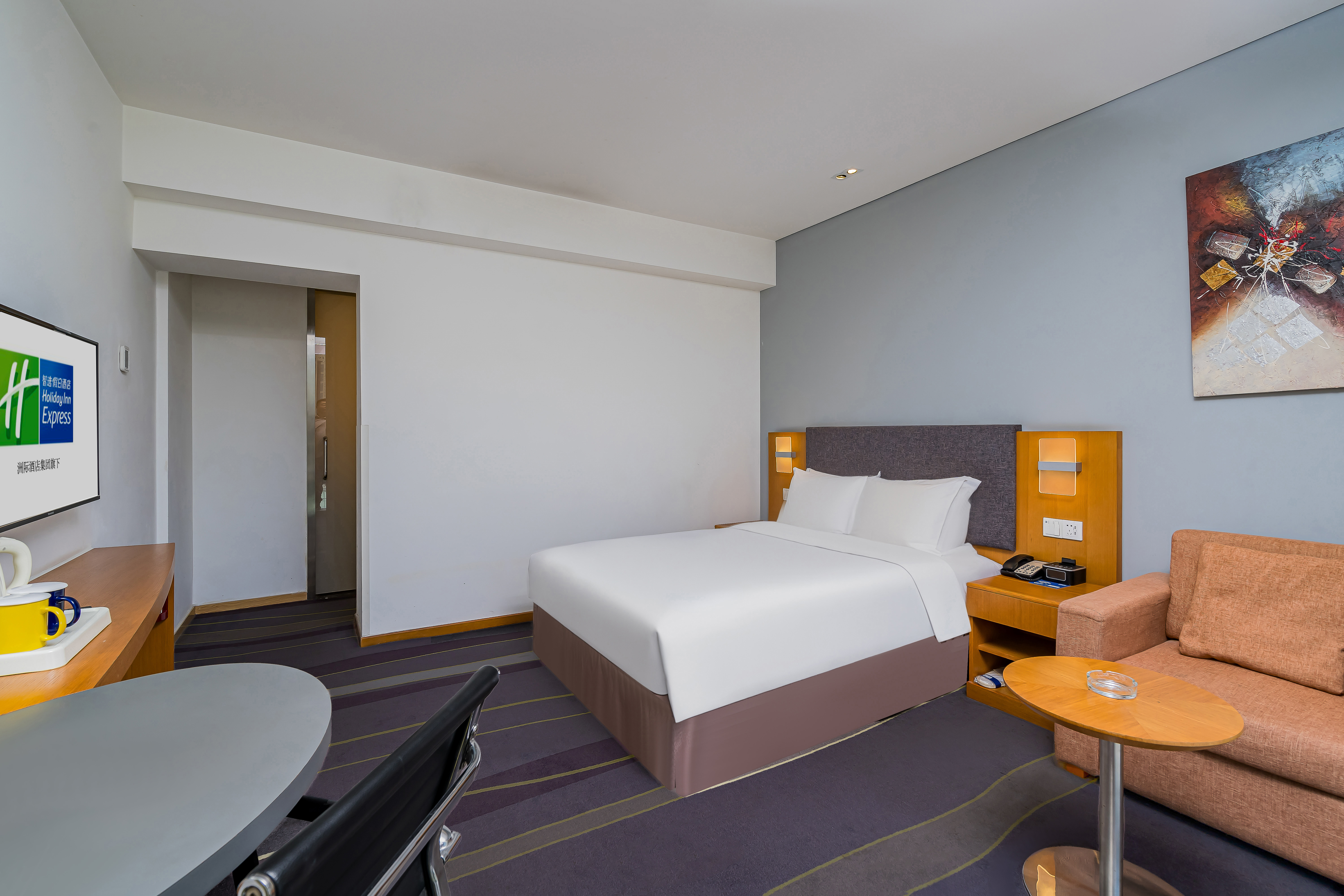 舒适大床房【羽绒被+羽绒枕+金可儿床垫+康乃馨床品】