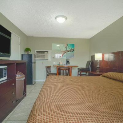 King Bed Smoking Texana Inn Promo Code