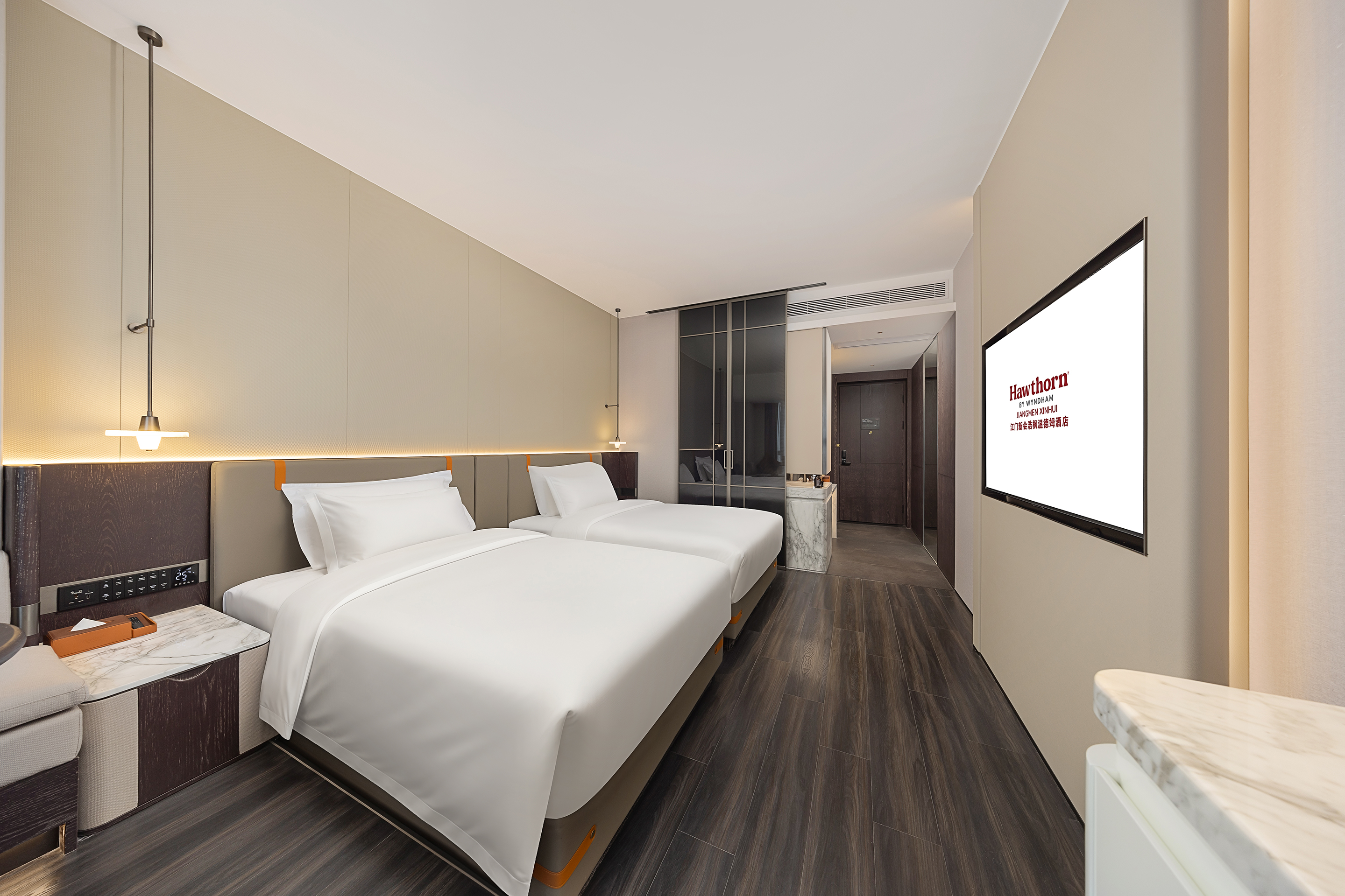 Deluxe 2-Bed Room
