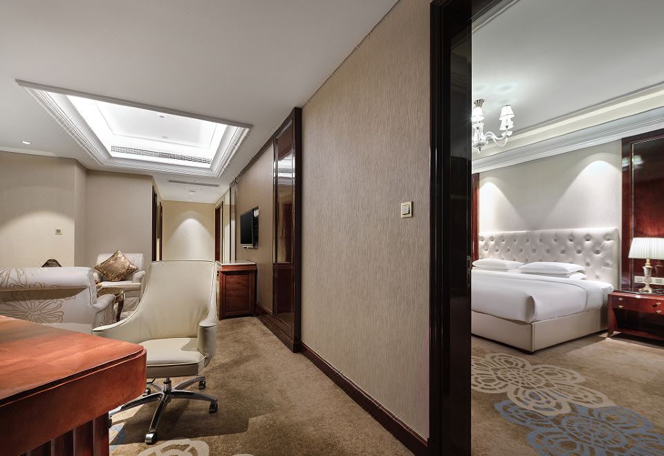 Dongwu New Century Grand Hotel HuzhouExecutive Suite (Family Gathering Lounge + Private Bathtub + King Koil Mattress)