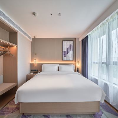 雅緻大床房（智能客控+商務辦公桌+深睡眠床墊） 麗楓飯店（東莞虎門居岐公園店）優惠