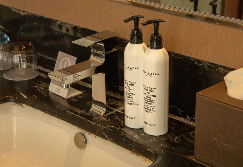 豪華大床房（柔軟浴袍+AccaKappa洗護+小米智能秤）