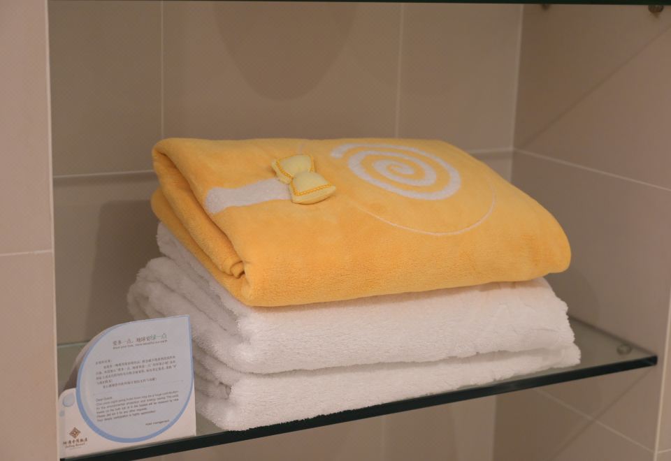 Jinling ResortLakeside Milk Dragon Theme Family Suite