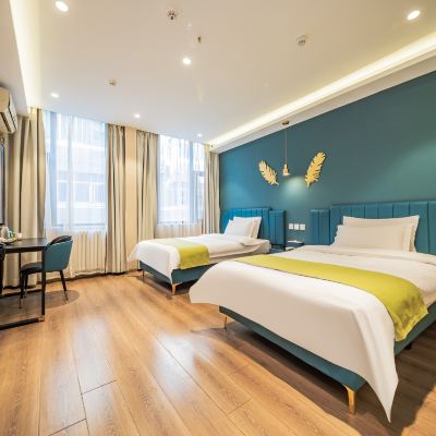 高級雙床房（電視投屏+零壓床墊） 梧桐宿·精選設計師飯店（西安鐘鼓樓大差市地鐵站店）優惠